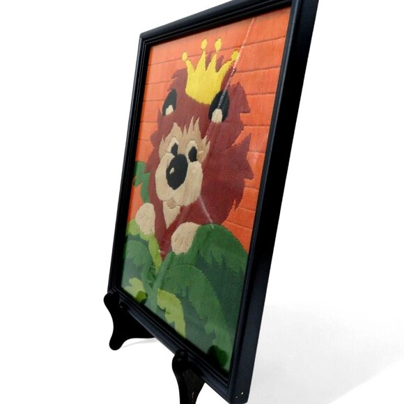 LION King NEEDLEPOINT Framed in Black Wood Frame 10.7 x 9.5" Vintage - Picture 5 of 10